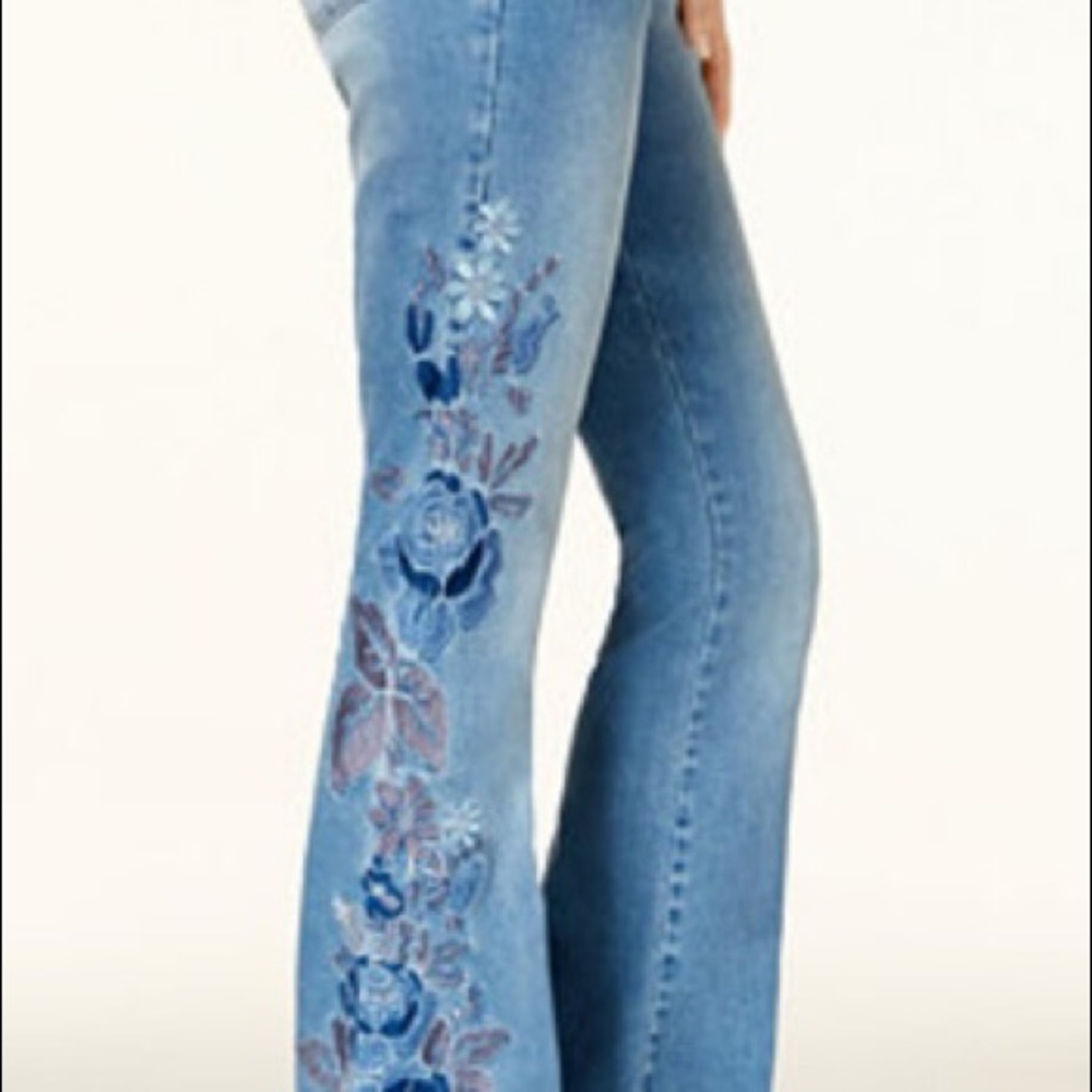 ❤️Inc Embroidered flare leg Jeans